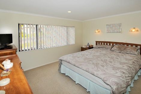 Photo of property in 29 Black Teal Close, Unsworth Heights, Auckland, 0632