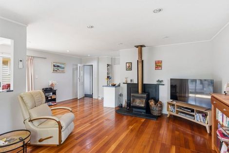 Photo of property in 17 Walton Road, Paraparaumu Beach, Paraparaumu, 5032