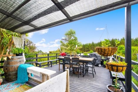 Photo of property in 265 Motutara Road, Muriwai, Waimauku, 0881