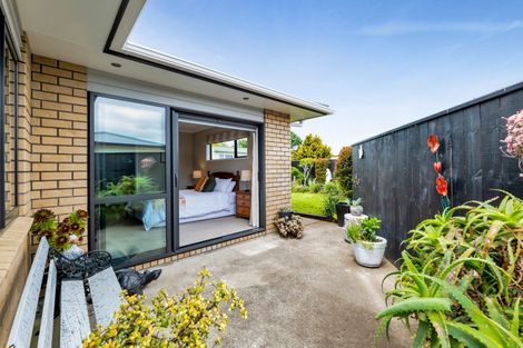 Photo of property in 1/276 Mangorei Road, Merrilands, New Plymouth, 4312