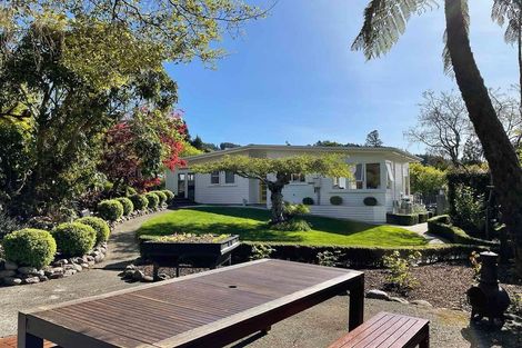 Photo of property in 6 Fendalton Crescent, Pinehaven, Upper Hutt, 5019