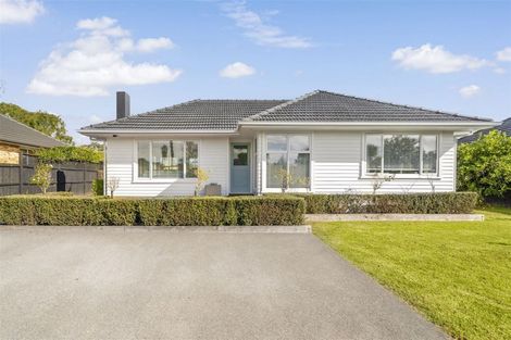 Photo of property in 4 London Street, Te Atatu Peninsula, Auckland, 0610