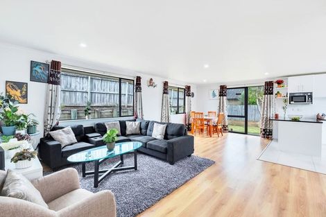 Photo of property in 20 Misty Valley Drive, Henderson, Auckland, 0612