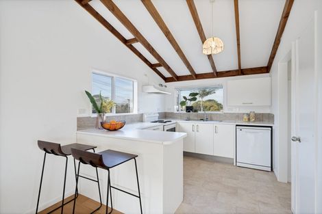 Photo of property in 28 Dallinghoe Crescent, Milford, Auckland, 0620