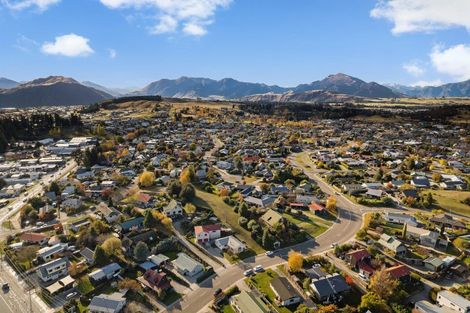 Photo of property in 5 Mount Iron Drive, Wanaka, 9305