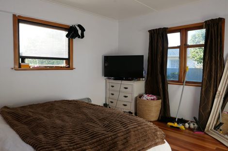 Photo of property in 9 Iti Street, Otaki, 5512