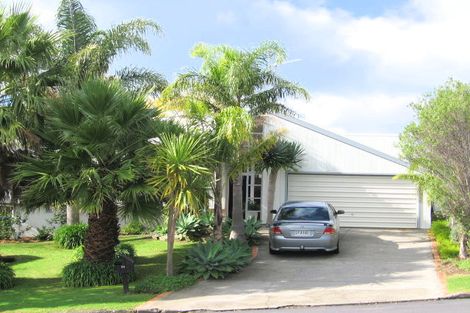 Photo of property in 79 Bay Street, Red Beach, 0932
