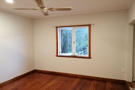 Photo of property in 9 Bishop Street, Green Bay, Auckland, 0604