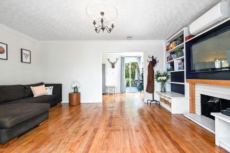 Photo of property in 15 Matthews Crescent, Melville, Hamilton, 3206