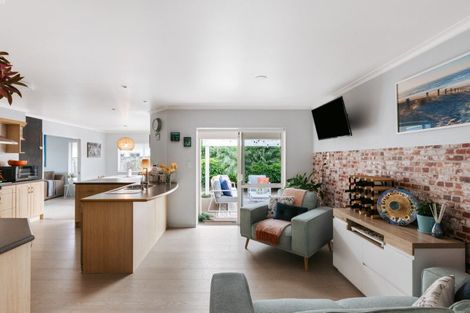 Photo of property in 587 Grenada Street, Papamoa Beach, Papamoa, 3118