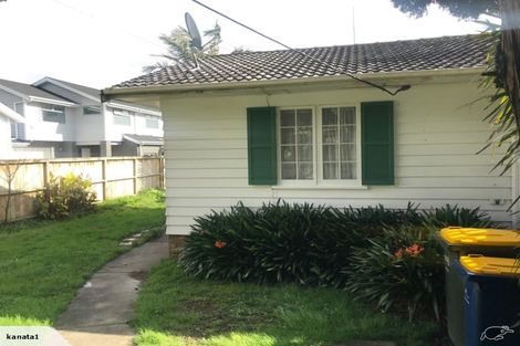 Photo of property in 1 Miltonia Avenue, Te Atatu South, Auckland, 0610