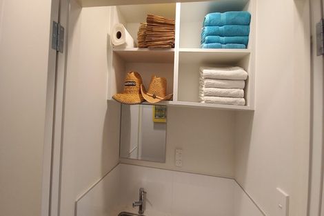 Photo of property in 2 Meenas Place, Cable Bay, 0420