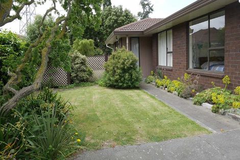 Photo of property in 8 Algie Place, Avonhead, Christchurch, 8042