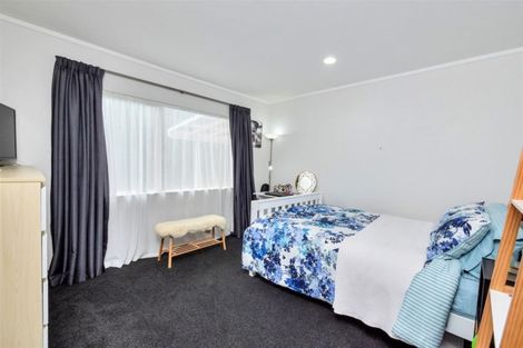 Photo of property in 13 Broadfield Street, Massey, Auckland, 0614