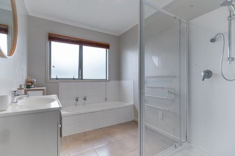 Photo of property in 1 Sackville Street, Martinborough, 5711