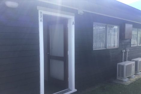 Photo of property in 27a-b Cheyne Walk, Newlands, Wellington, 6037