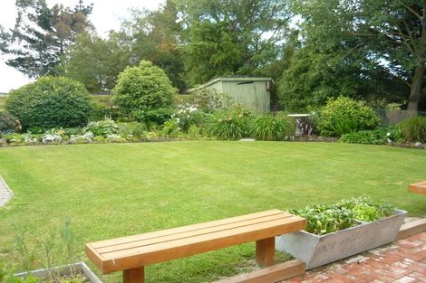 Photo of property in 52 Timaru Road, Waimate, 7924