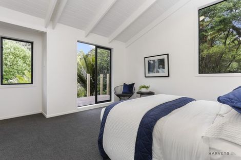 Photo of property in 11 Woontons Lane, Titirangi, Auckland, 0604