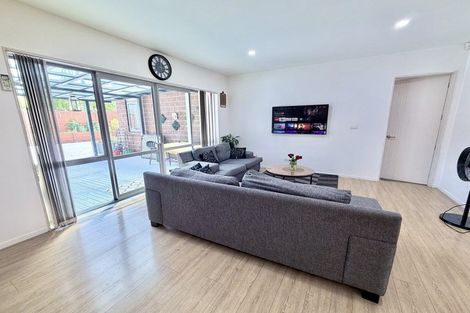 Photo of property in 547 Great South Road, Rosehill, Papakura, 2113