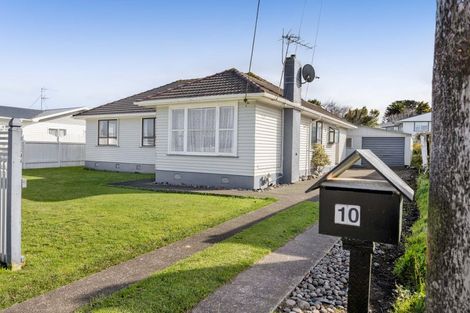 Photo of property in 10 Ramanui Avenue, Hawera, 4610