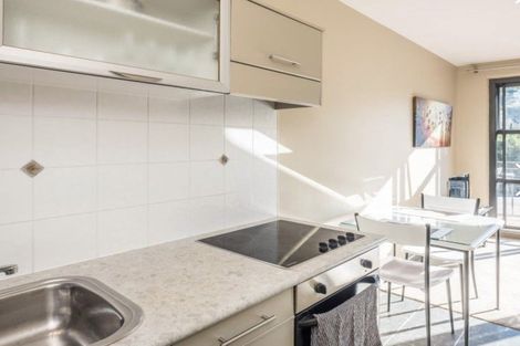 Photo of property in Atrium Towers, 6n/154 The Terrace, Wellington Central, Wellington, 6011