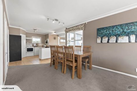 Photo of property in 16 Robert Burke Place, Henderson, Auckland, 0612