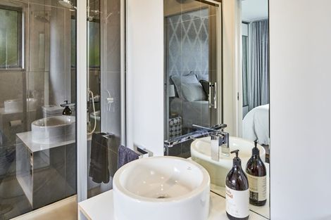 Photo of property in 18 Bloomsbury Grove, Newlands, Wellington, 6037