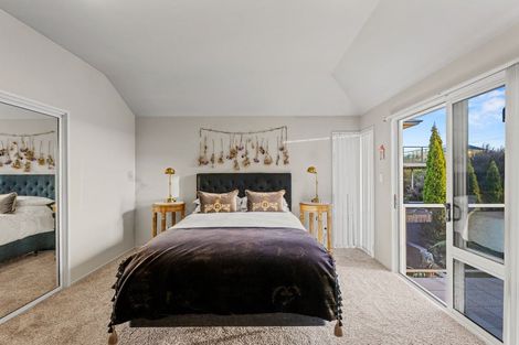 Photo of property in 16 Highcrest Heights, Westmorland, Christchurch, 8025