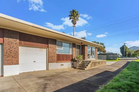 Photo of property in 1/69 Hepburn Road, Glendene, Auckland, 0602