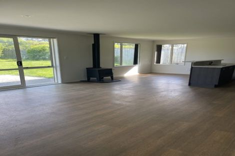 Photo of property in 43 Tawa Road, Kumeu, 0891