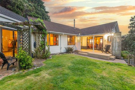 Photo of property in 104 Airlie Road, Plimmerton, Porirua, 5026