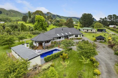 Photo of property in 140 School Road, Te Horo, Otaki, 5582