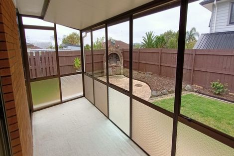 Photo of property in 27 Rushgreen Avenue, Pahurehure, Papakura, 2113