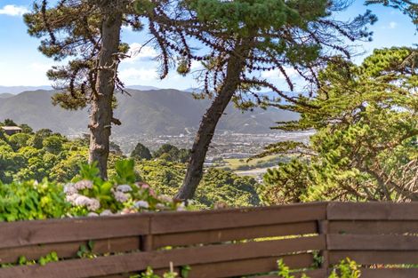 Photo of property in 120 Miromiro Road, Normandale, Lower Hutt, 5010