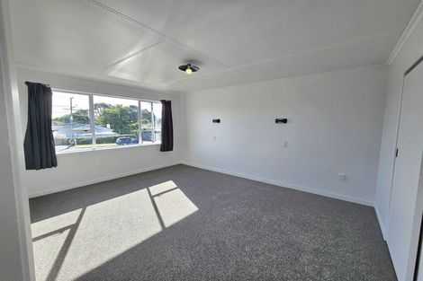 Photo of property in 10 Paritutu Road, Spotswood, New Plymouth, 4310