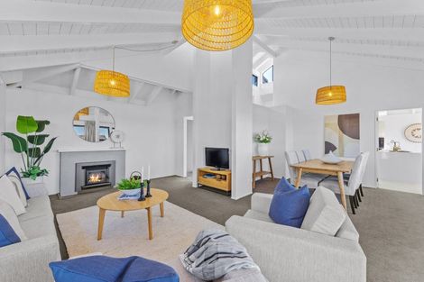 Photo of property in 1/14 Marama Street, Castor Bay, Auckland, 0620