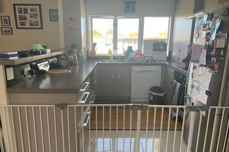 Photo of property in 17 Seaward Place, Wattle Downs, Auckland, 2103