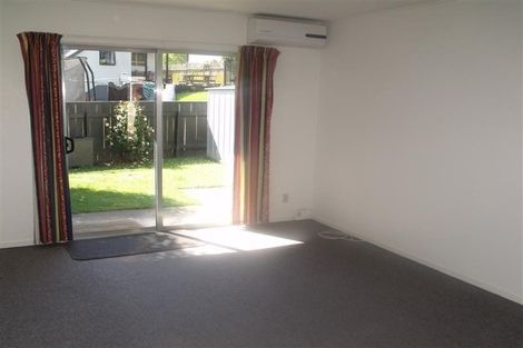 Photo of property in 2/7 Phillips Place, Havelock North, 4130