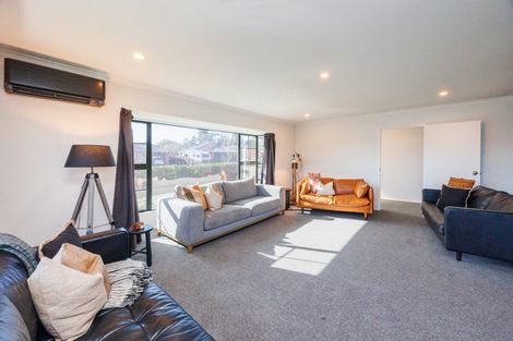 Photo of property in 2 Alpine Grove, Kelvin Grove, Palmerston North, 4414