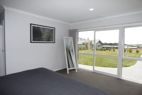 Photo of property in 12 Oakmont Crescent, Waiwhakaiho, New Plymouth, 4312