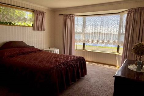 Photo of property in 100 Marine Parade, Bluff, 9814