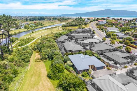 Photo of property in 134 Weggery Drive, Waikanae Beach, Waikanae, 5036