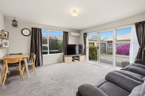 Photo of property in 4/122 Middlepark Road, Sockburn, Christchurch, 8042