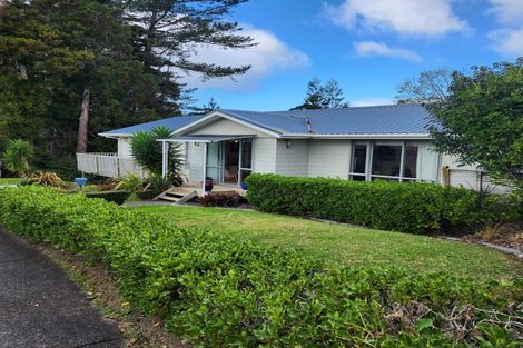 Photo of property in 37 Bradnor Meadows Drive, Swanson, Auckland, 0612
