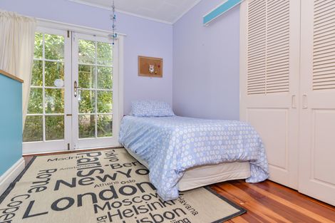 Photo of property in 5 Staley Road, Parau, Auckland, 0604