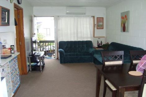 Photo of property in 2/495 Glenfield Road, Glenfield, Auckland, 0629
