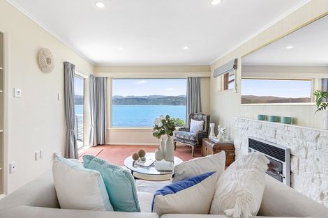 Photo of property in 283 Karaka Bay Road, Karaka Bays, Wellington, 6022