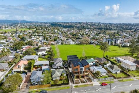Photo of property in 5/644 Te Atatu Road, Te Atatu Peninsula, Auckland, 0610