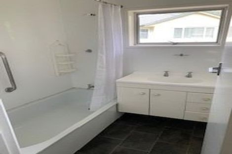 Photo of property in 1/19 Bentley Avenue, Glenfield, Auckland, 0629