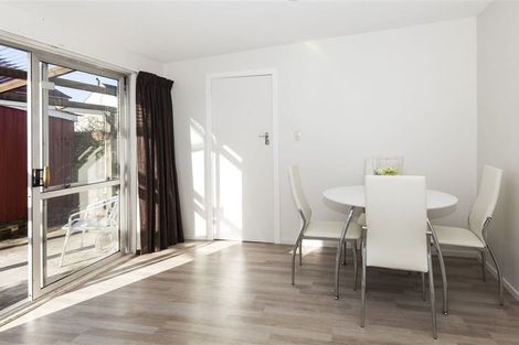 Photo of property in 2/25 Grassmere Street, Papanui, Christchurch, 8052